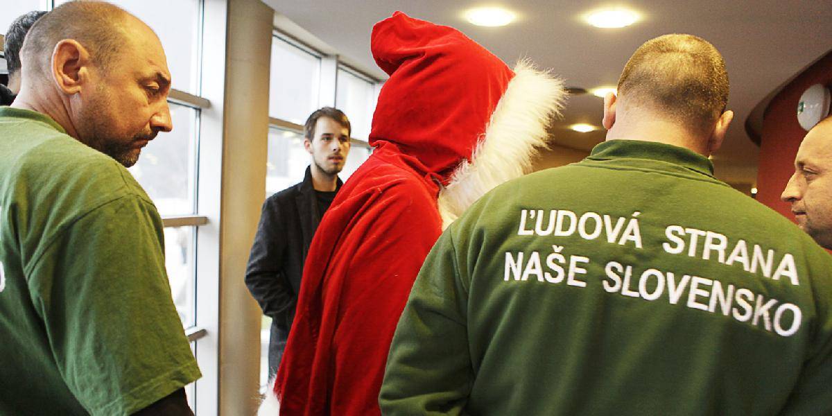 Prvé zasadnutie BBSK: Traja Kotlebovci nechceli pustiť na rokovanie Mikuláša!