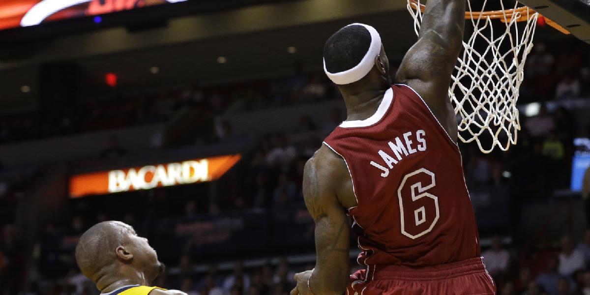 NBA: Zúrivý LeBron takmer udrel spoluhráča, ospravedlnil sa