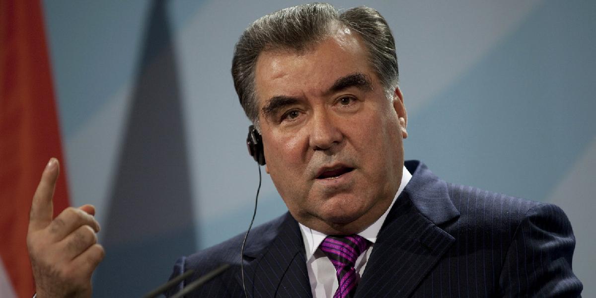 Prezident Tadžikistanu s rodinou údajne používajú luxusné autá kradnuté v Nemecku!