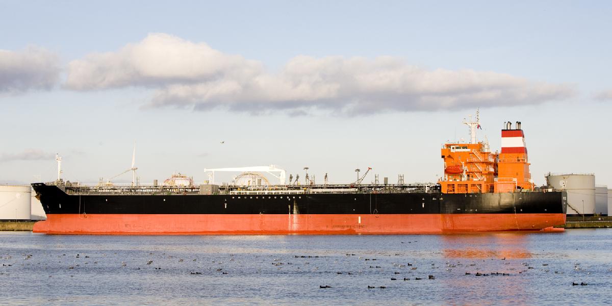  Londýn ponúka loď a likvidáciu 150 ton sýrskych chemikálií