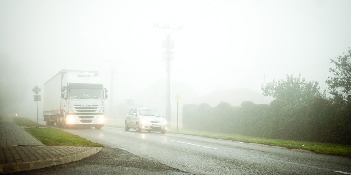 Vodiči pozor: Na cestách vás potrápi poľadovica aj hmla!