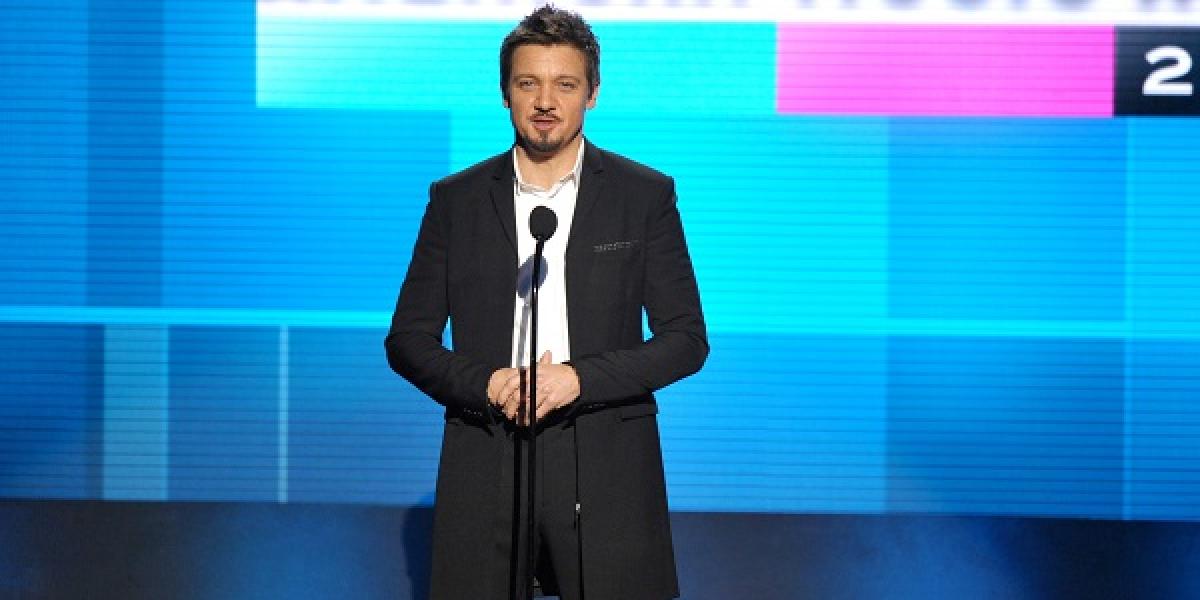 Jeremy Renner bude Vianoce tráviť aj s dcérou