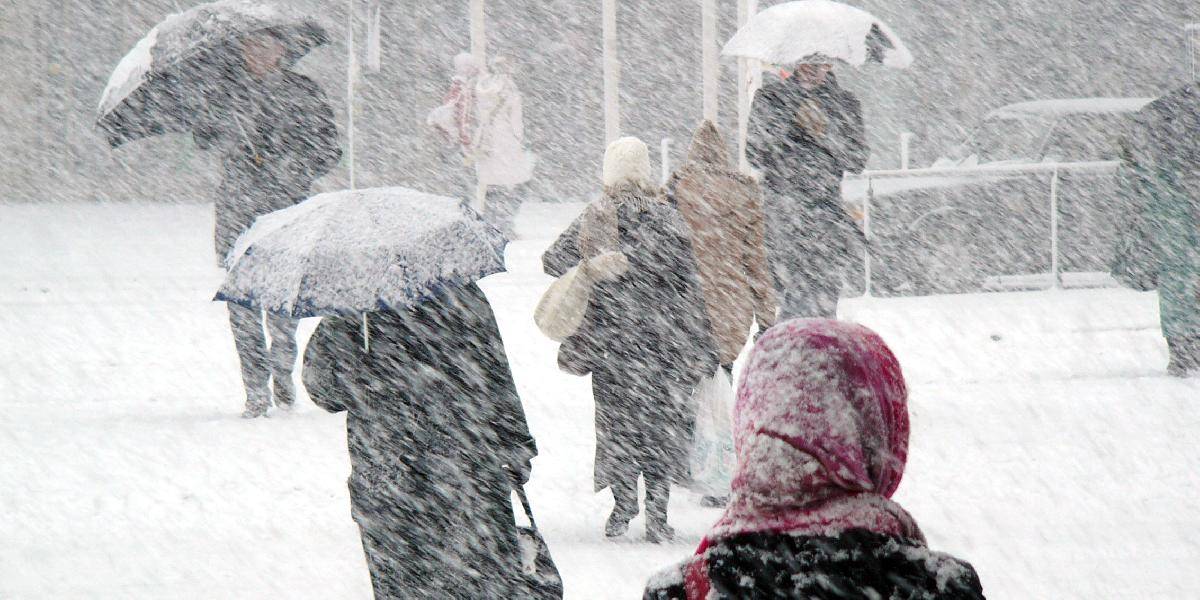 V USA mrzne, vyčíňajú tornáda, na východnom pobreží vládnu zimné horúčavy