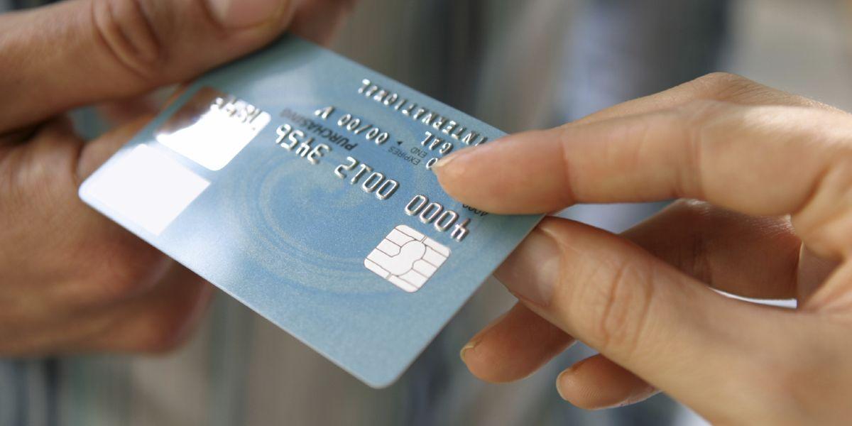 Pred Vianocami sa zrútil systém platieb kartou