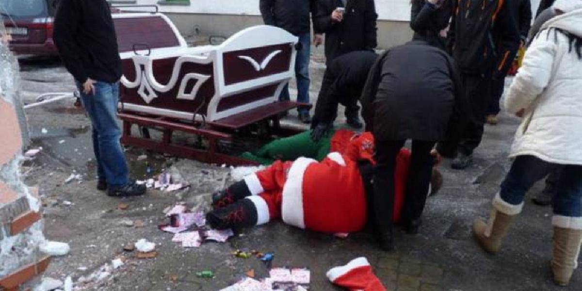 FOTO Opitý Santa to vpálil na saniach rovno do steny!