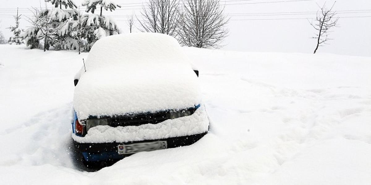 Búrky, sneh a lavíny narušili dopravu vo Švajčiarsku a v Taliansku