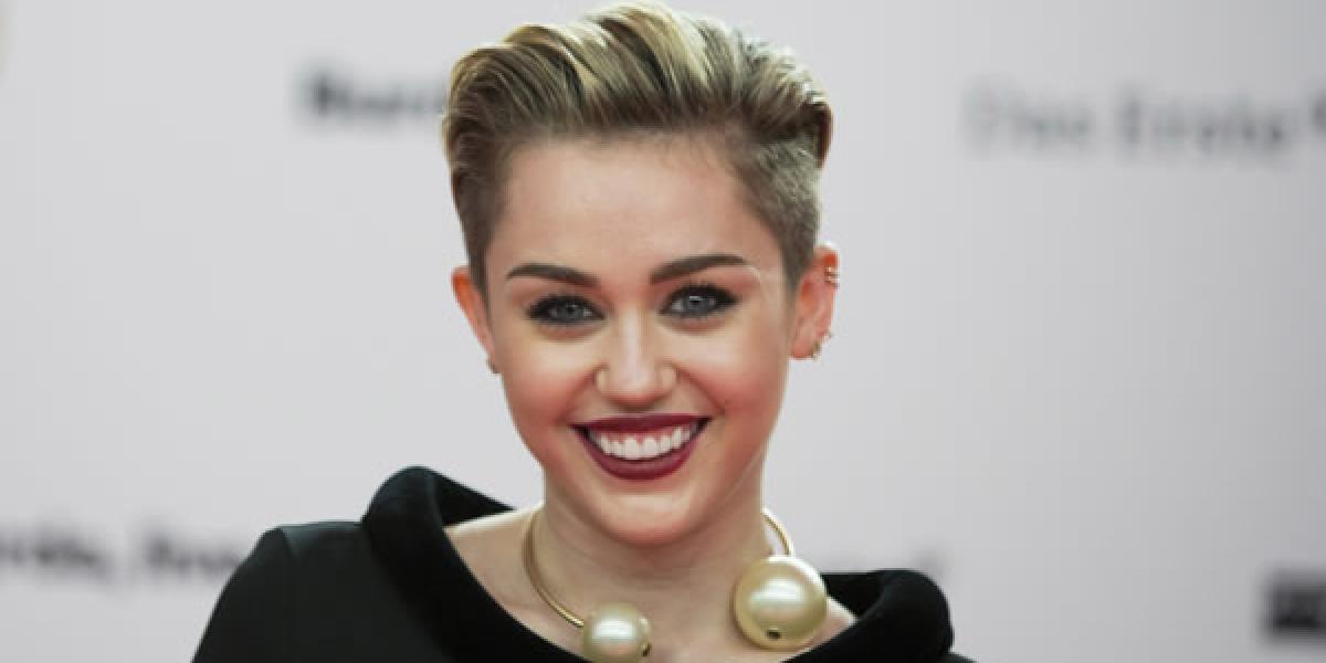 Miley Cyrus zverejnila videoklip ku skladbe Adore You