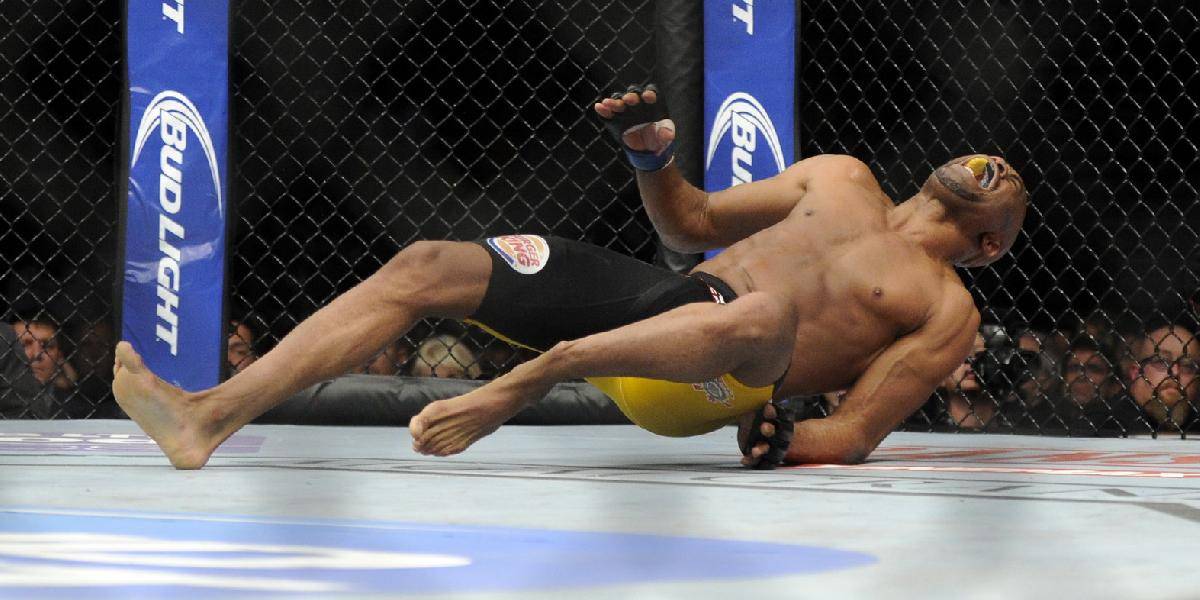 Nechutné VIDEO: Zápasník UFC si zlomil pri kope nohu!