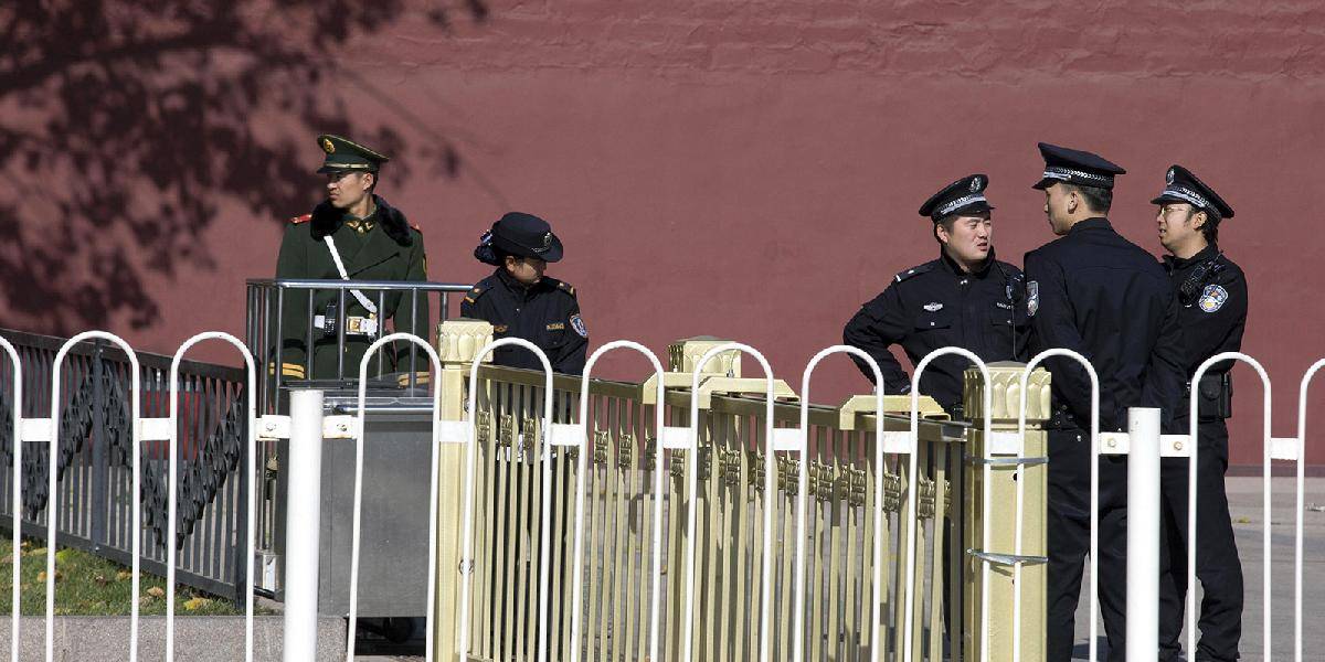 Polícia zastrelila v Sin-ťiangu osem útočníkov