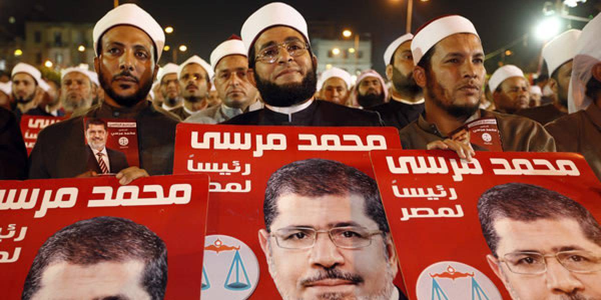 Na dva roky odsúdili 139 Mursího prívržencov