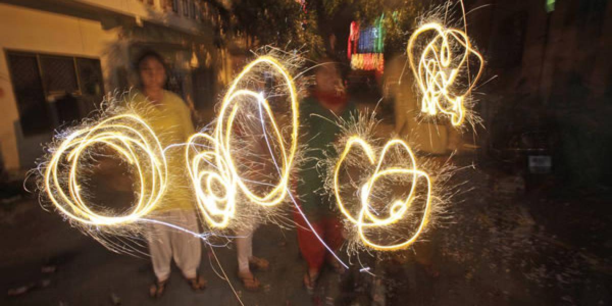 Pri odpaľovaní pyrotechniky treba dbať na bezpečnú vzdialenosť