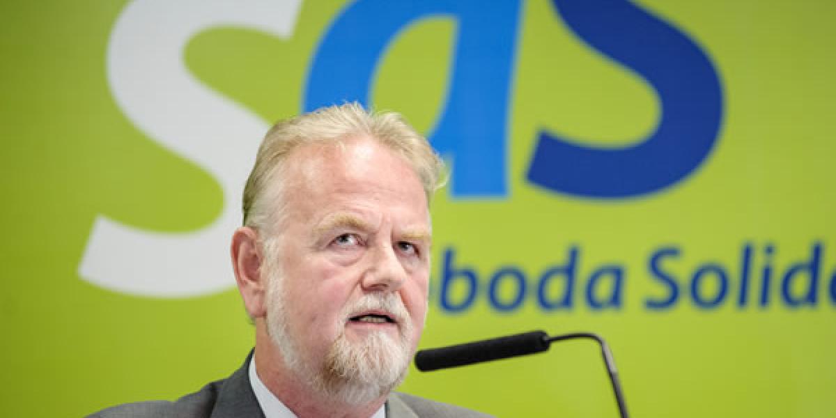 Prezidentský kandidát Osuský dnes odovzdal kandidačnú listinu