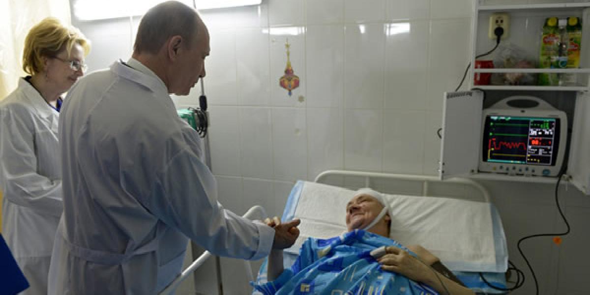 Putin navštívil z bombových útokov sa spamätávajúci Volgograd