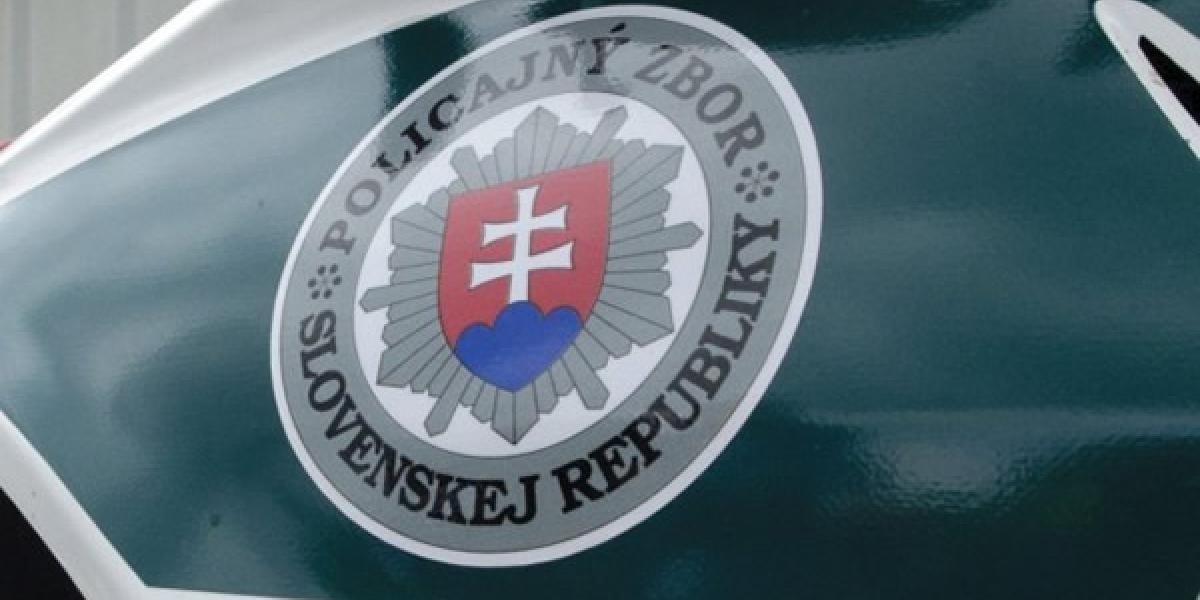 Pri garážach našli zastreleného muža