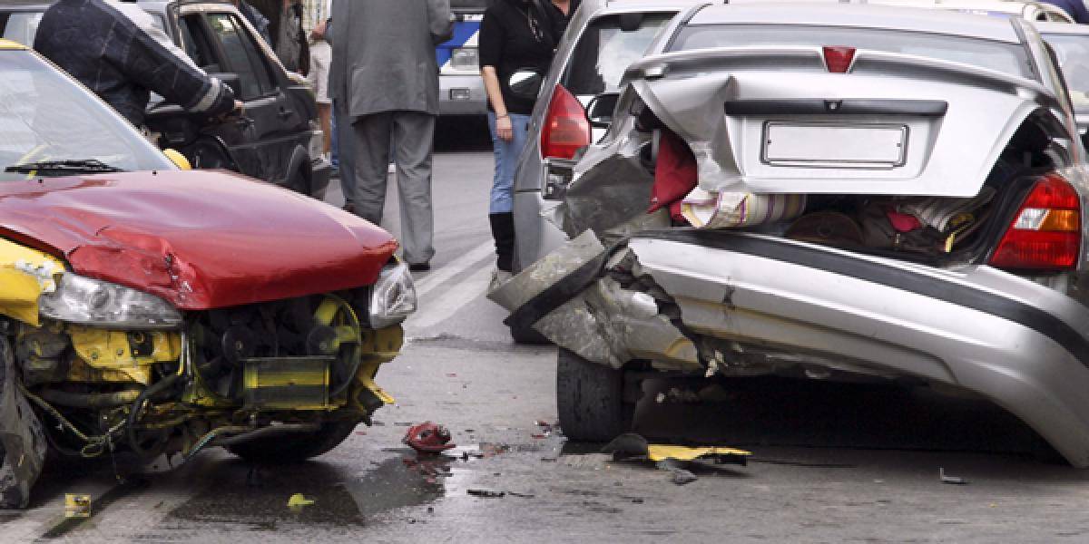Pri zrážke dvoch áut sa zranila 44 ročná žena