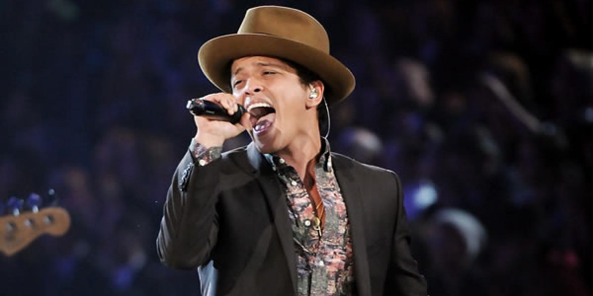 Nelegálne najsťahovanejším interpretom roka 2013 je Bruno Mars