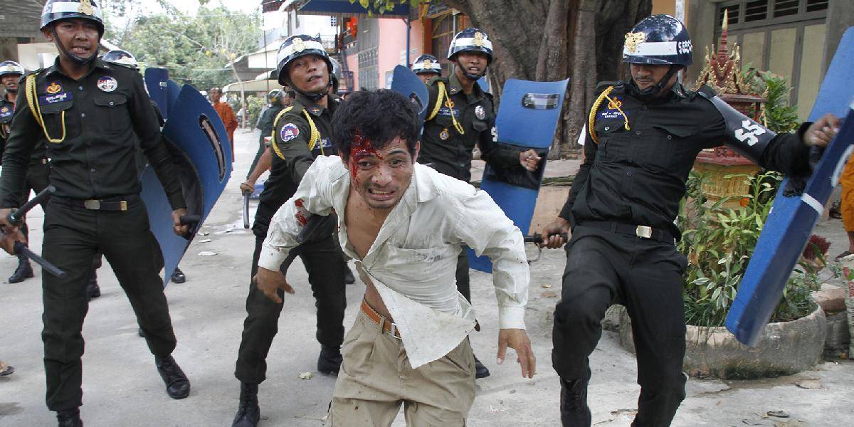 Kambodžská polícia zastrelila troch protestujúcich robotníkov