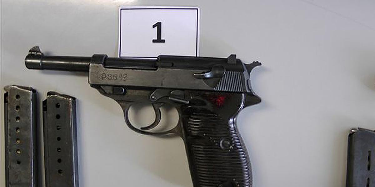 V byte vo Vranove nad Topľou našli nelegálne držané zbrane