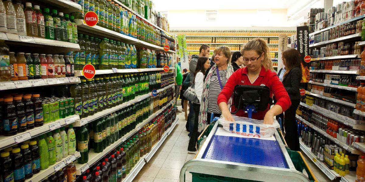 Zlodeji sa ulakomili sa aj na konzervu