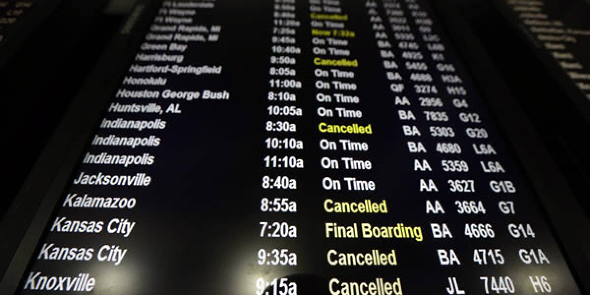 Víchrica spôsobila rušenie letov, problémy v doprave i zatvorenie škôl