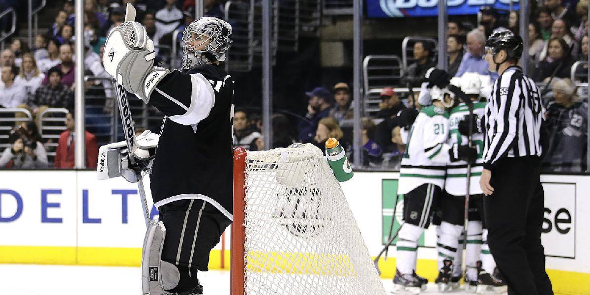 NHL: Najlepšími nováčikmi v decembri brankári Jones a Raanta