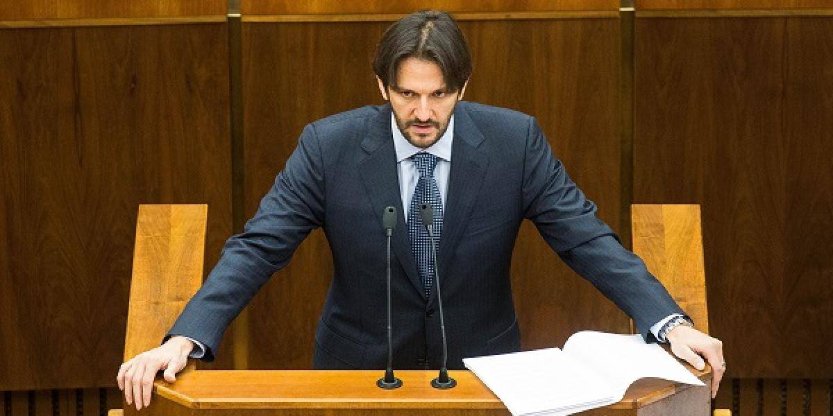 Pri úradníkoch chceme odlíšiť politické a odborné nominácie