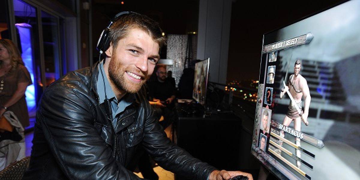 Liam McIntyre sa oženil