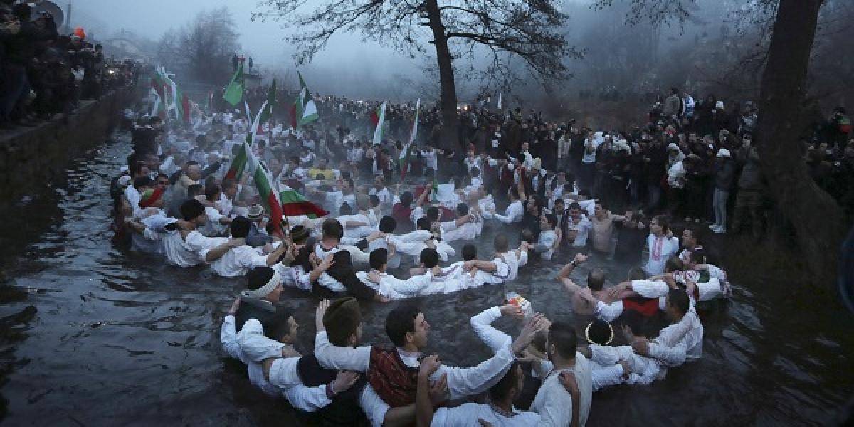 Bulhari oslávili dnešný deň Zjavenia Pána ľadovým kúpeľom
