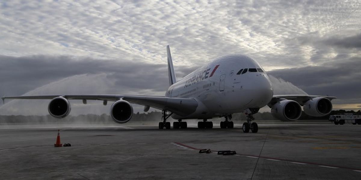 Stroj s takmer 500 ľuďmi núdzovo pristál v Baku