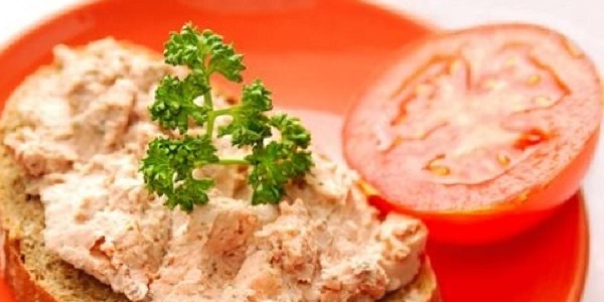 Dnes na večeru pripravíme nátierku z mäkkej salámy