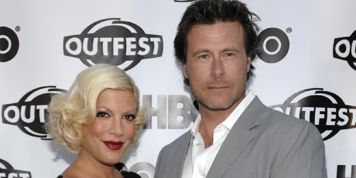 Manžel Tori Spelling sa vraj doma príliš nezdržuje