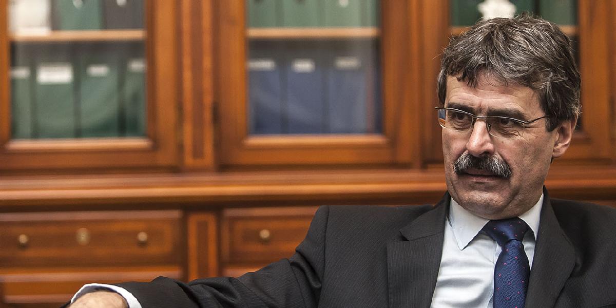 KDH vyzvalo Ftáčnika, aby sa postavil proti megakasínu