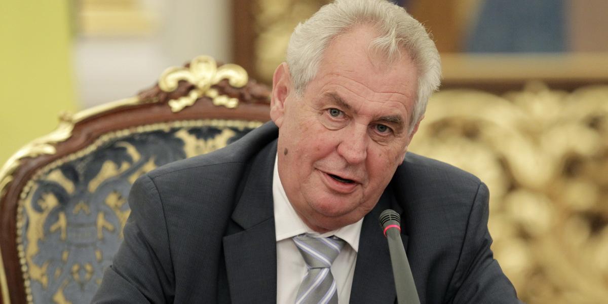 Zeman bude hovoriť o politike, potom sa stretne so Sobotkom