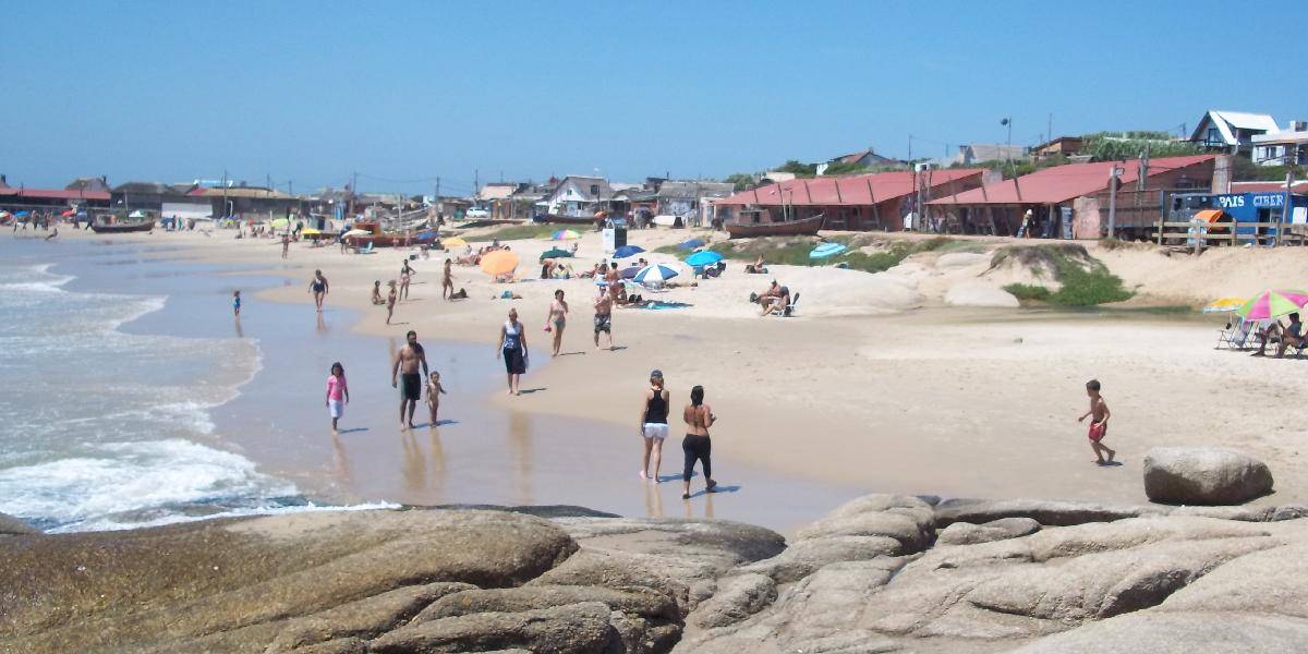 Úder blesku zabil na pláži v Argentíne troch ľudí, ďalších 22 utrpelo zranenia