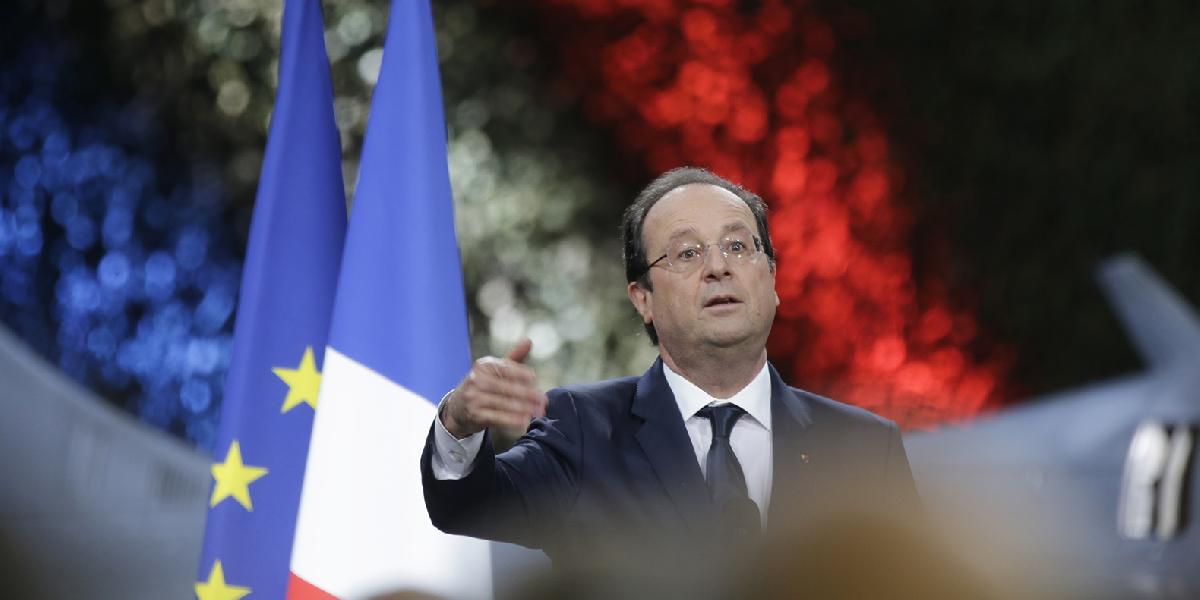 Hollande sa hnevá na časopis, ktorý písal o jeho milenke