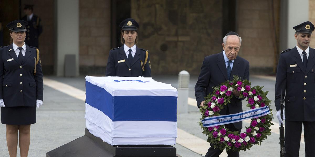Dnes pochovajú izraelského expremiéra Ariela Šarona