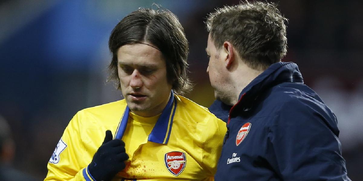 Rosický z Arsenalu má zrejme zlomený nos, Wenger: Vyzerá to zle