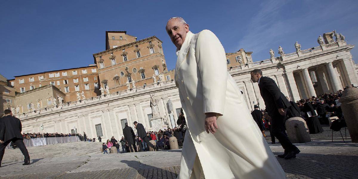 Pápež chce na Valentína poskytnúť osobitnú audienciu pre snúbenecké páry