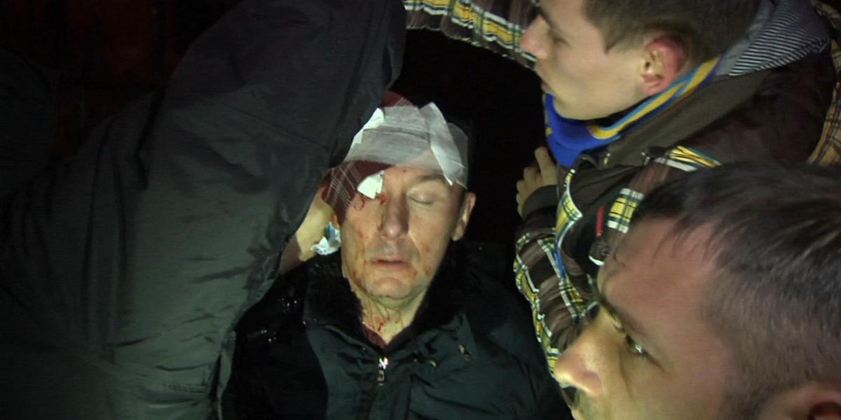 Zverejnili video, na ktorom policajti bijú ukrajinského poslanca Lucenka