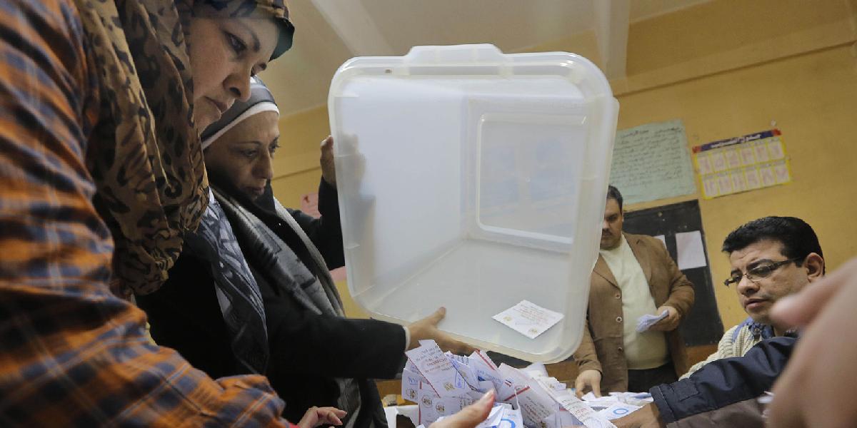 Egyptský voliči v referende jednoznačne podporili novú ústavu