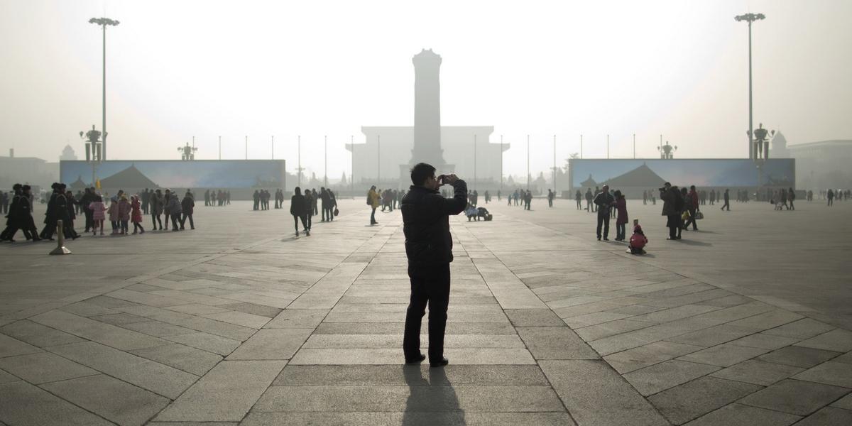 Peking opäť zahalil hustý smog