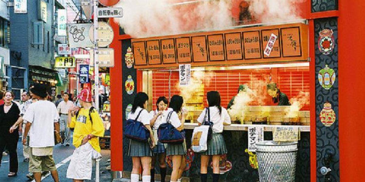 V Japonsku sa jedlom priotrávilo až deväťsto žiakov