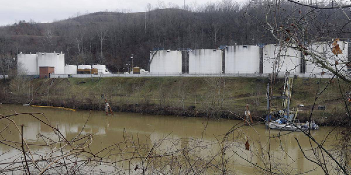 Firma, ktorá kontaminovala rieku v Z. Virgínii, sa obrátila na bankrotový súd