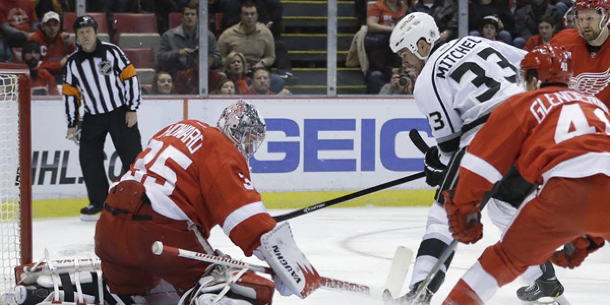 NHL: Detroit vyrovnal bizarným gólom, ktorý nemal platiť