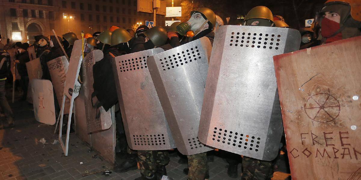 Proetesty na Ukrajine: Násilné strety demonštrantov a polície pokračujú