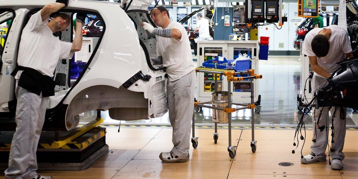 Bratislavský Volkswagen chystá znižovanie platov