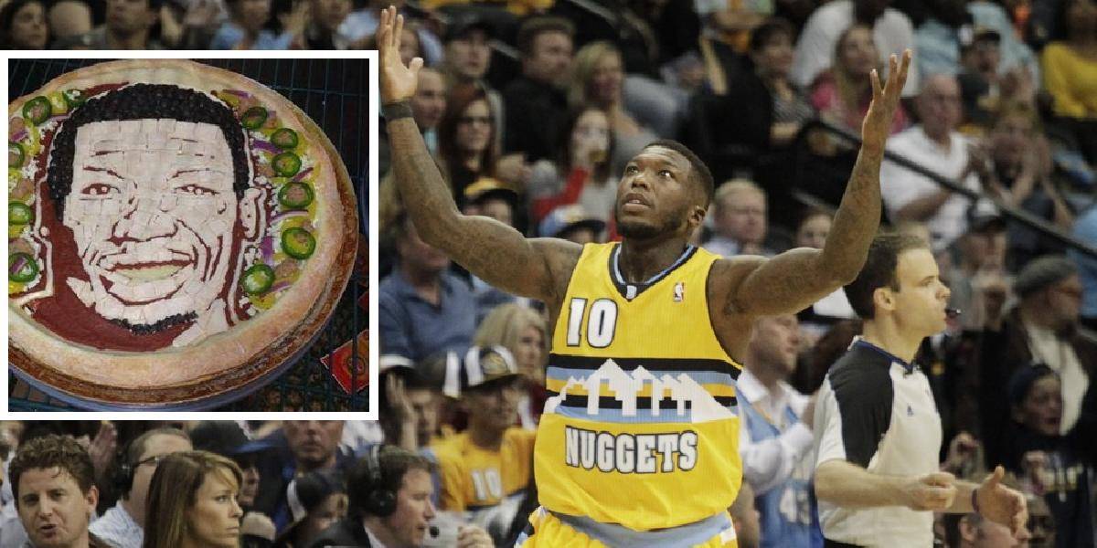 Najnižší muž NBA sa dočkal pizze s vlastnou podobizňou