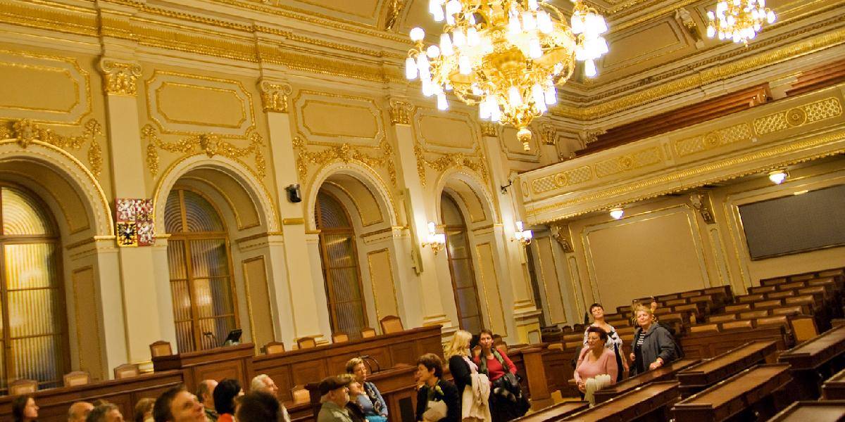Na rokovanie českej snemovne prišli len dvaja poslanci