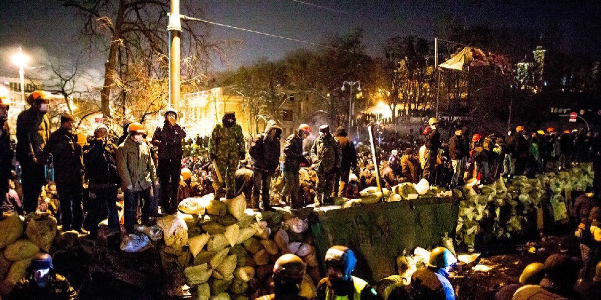Pred budovou ukrajinskej ambasády vzdávali úctu obetiam násilností