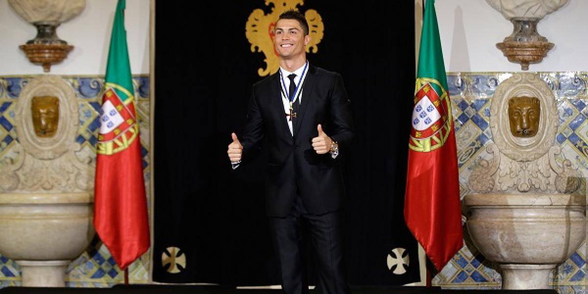 Cristiano Ronaldo oslávil s fanúšikmi zisk Zlatej lopty